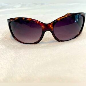 Vera Wang Fashion Sunglasses